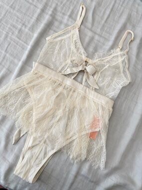 Mentionables Eyelash Lace Crotchless Teddy - Cream color